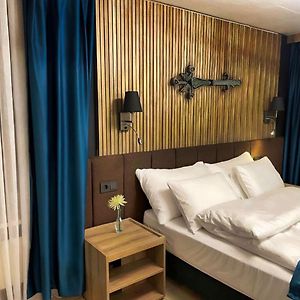 Camera standard con letto king size